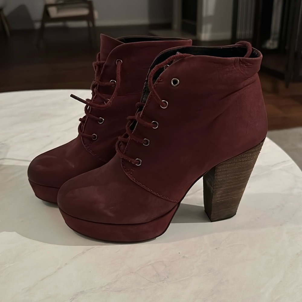 Steve Madden Raspy Booties sz 7.5
